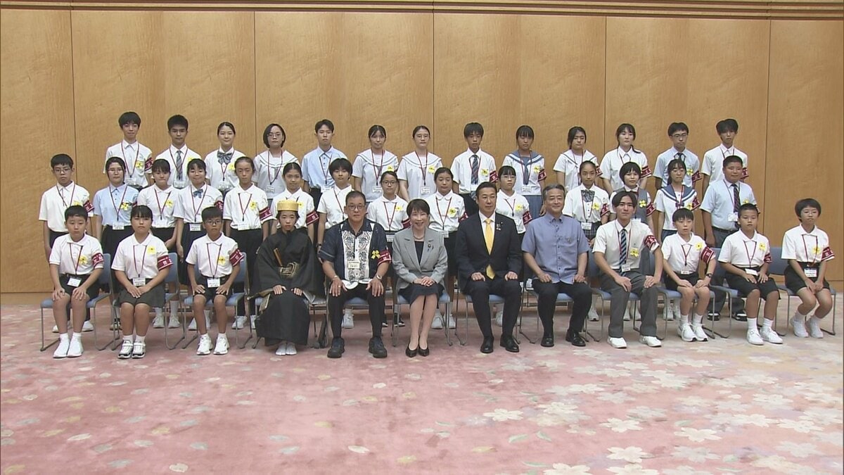 「私と違って体を大事にして」 高市総理が官邸に沖縄の小中学生を招きプレゼントを交換