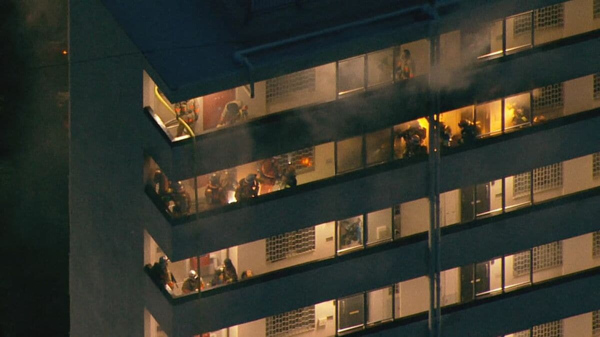 東京・江東区亀戸の団地の一室で火事 1人死亡 70代男性と連絡取れず