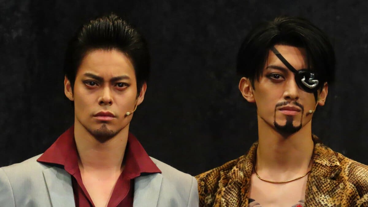 【 舞台「龍が如く」開幕 】桐生:宇野結也は「デカい背中」真島:菊池修司は「胸筋のカット」人気上位10キャラが〝受肉〟して激突