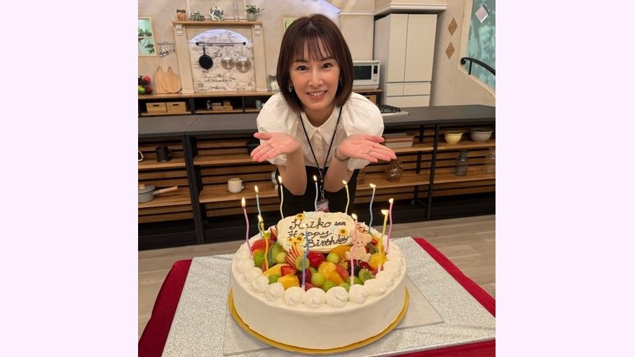 【 北川景子 】「40歳になりました」誕生日を迎える　特大ケーキに喜びの笑顔〝17歳から今日まであっという間〟