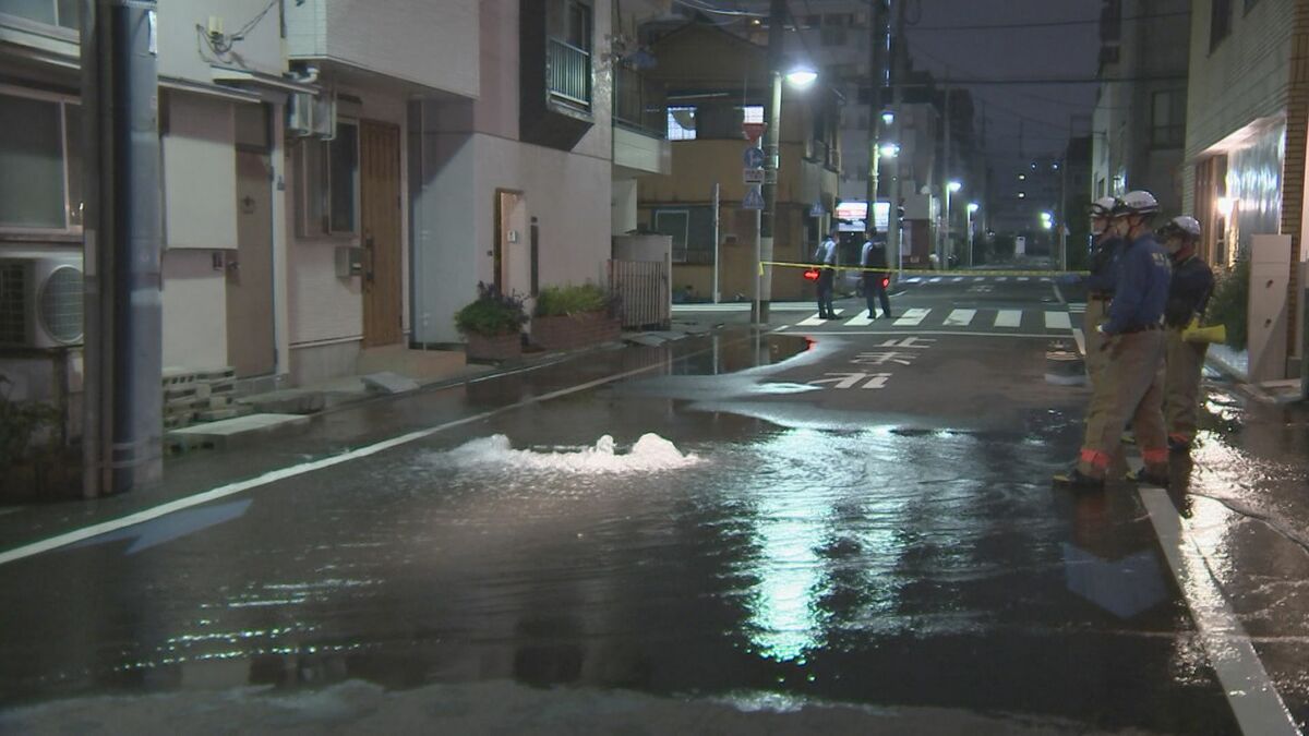 けが人少なくとも37人に きょう(23日)未明 関東の広い範囲で震度5弱 東京・江東区では水道管から水噴き出し周辺の道路が冠水