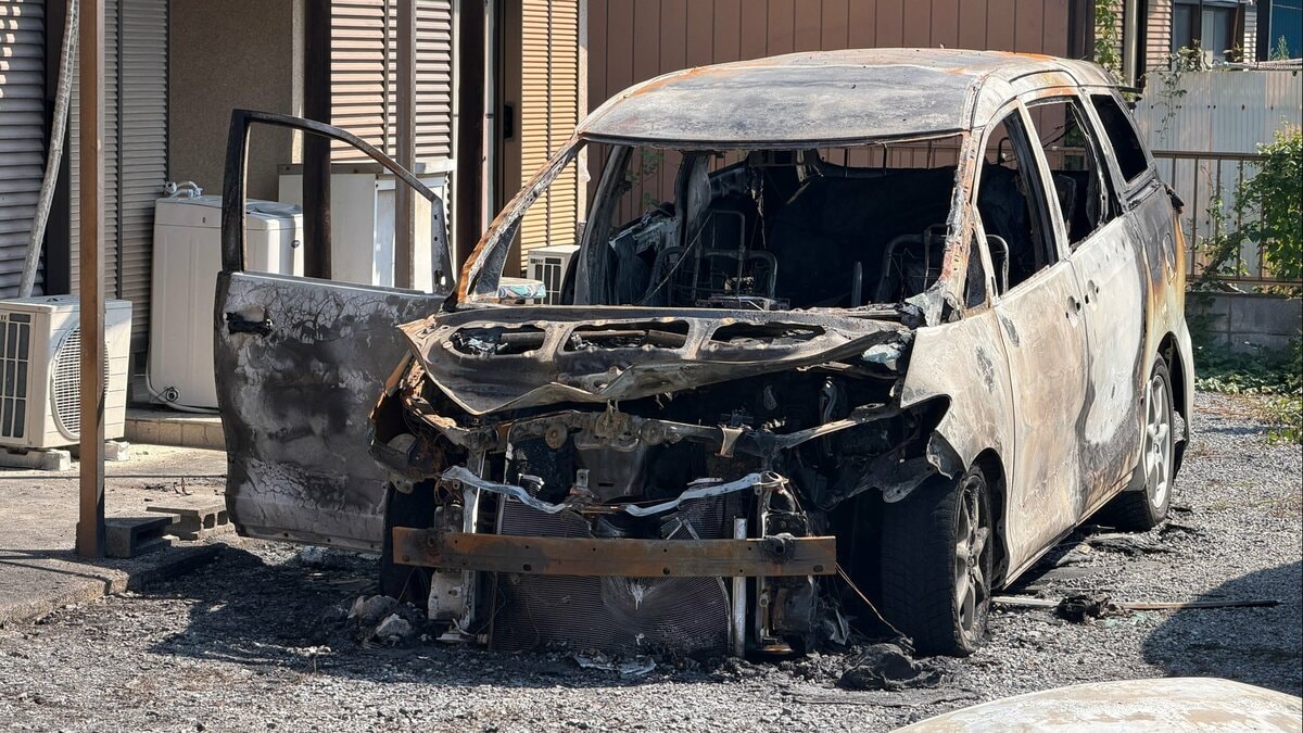 「車が燃えている」 全焼した車の近くで男性の遺体を発見 埼玉・行田市