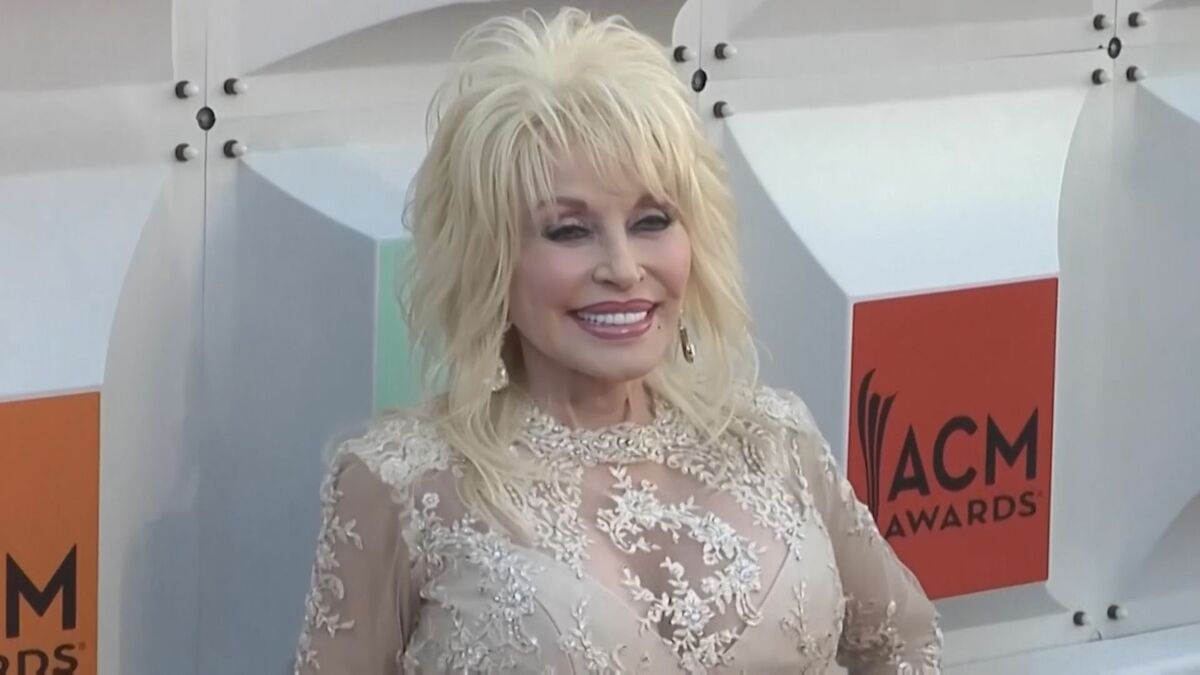 「カントリーミュージックの女王」ドリー・パートンさんが死去 80歳