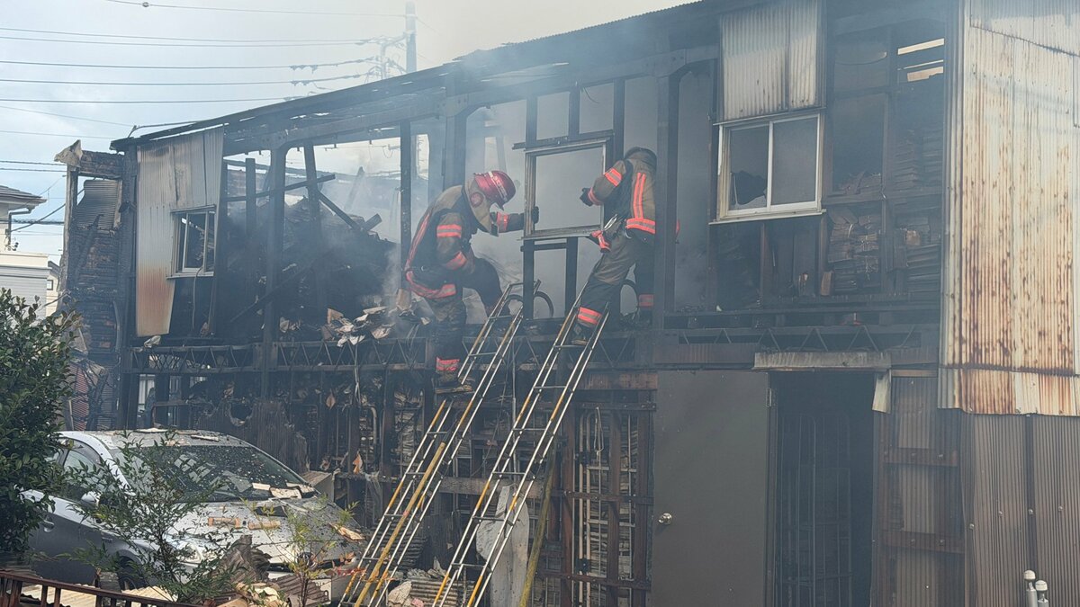 さいたま市桜区で住宅全焼する火事 住人の女性(85)と連絡とれず