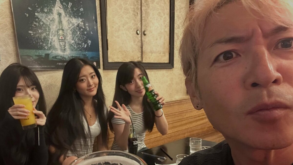 【つるの剛士】娘3人との夕食ショット公開「控えめに言って天国」 “娘の運転で帰宅”に感無量「娘に運転してもらえるの嬉しいわあ」
