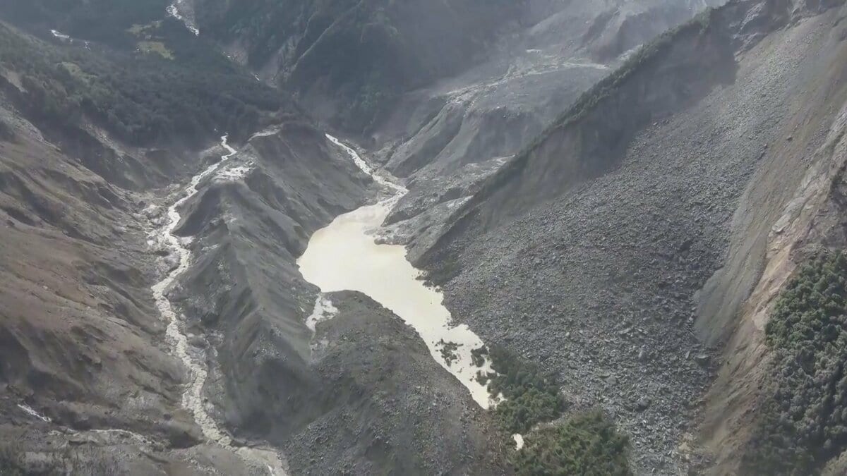 さらなる被害か「せき止め湖」の決壊リスク 中国ネパールの土石流