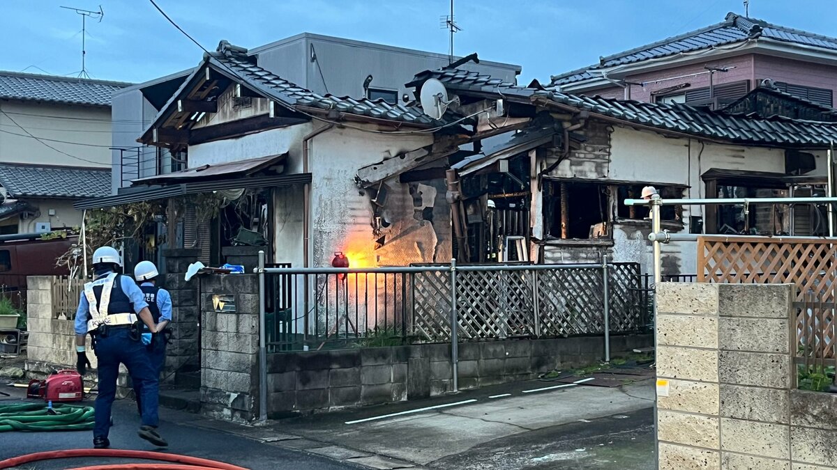 焼け跡から2遺体見つかる 千葉・東金市の住宅で火事 住人とみられる高齢女性と娘の2人と連絡取れず 警察が身元確認を進める