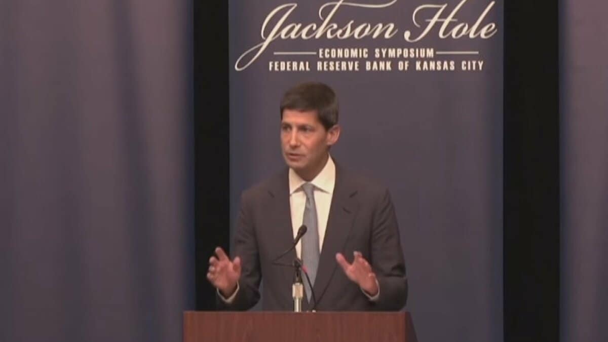 FRBウォーシュ議長が演説 物価の高止まり続けば「やるべき仕事がある」 今後の利上げに含み
