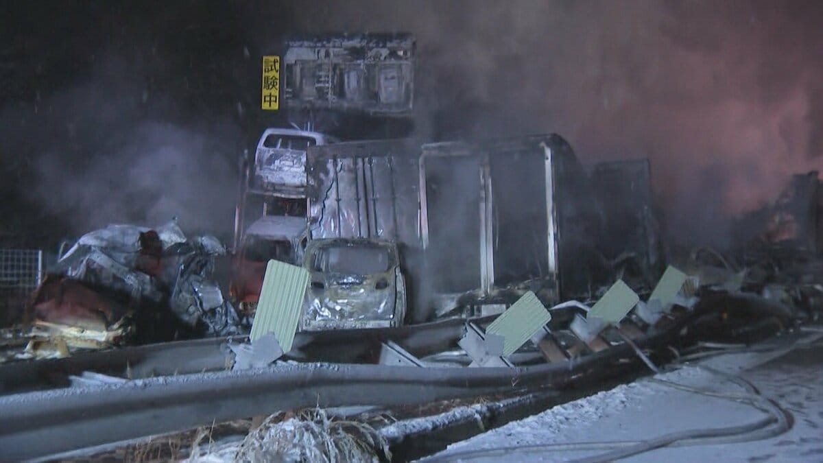 去年12月に関越道で起きた計67台が絡み2人が死亡した多重事故で警察が男女あわせて26人を書類送検