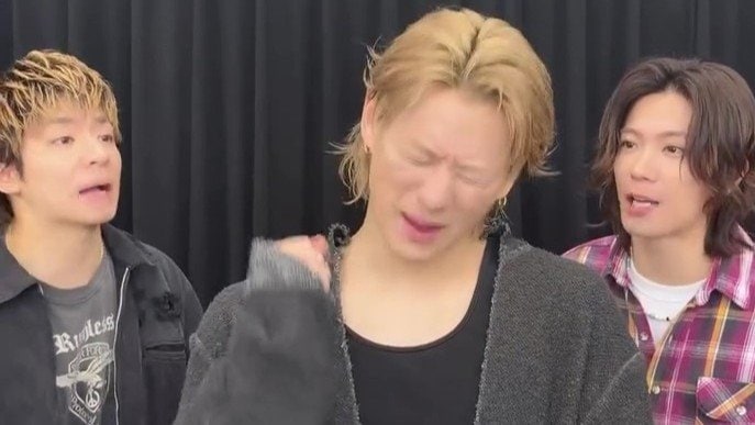 【 Number_i 】「I forgot my earphones…(イヤフォン忘れてきちゃった.....)」コミカルな動画公開に反響「可愛すぎんだろ」「あたしにもください」