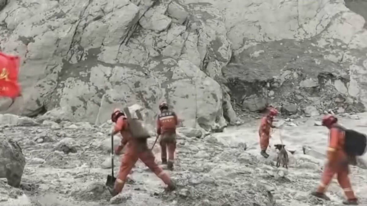 ネパール中国の土石流　中国側の死者が21人に行方不明者541人　両国合わせて5000人以上が行方不明