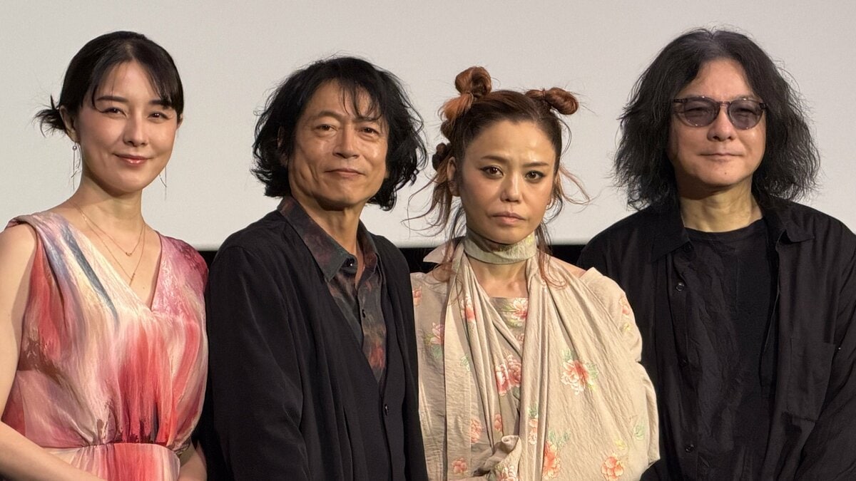 左腕にギプス【 Chara 】30年ぶり「スワロウテイル」〝涙を我慢して観た〟岩井俊二監督〝生きているとそれなりに色々ある〟