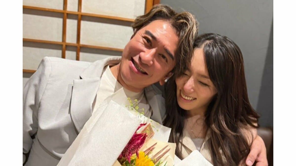 【 川﨑麻世 】　結婚2周年のお祝いに感謝　妻との円満の秘訣明かす「愚痴くらいは全て受け入れてます」