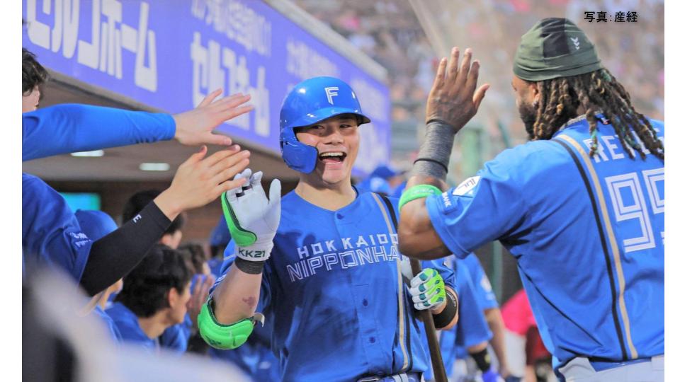 【日本ハム】逆転勝ちで今季2度目の8連勝!2位・西武と0差ピタリ 進藤同点スクイズ 清宮幸16号V弾 有原6回2失点6勝目 福島プロ初S