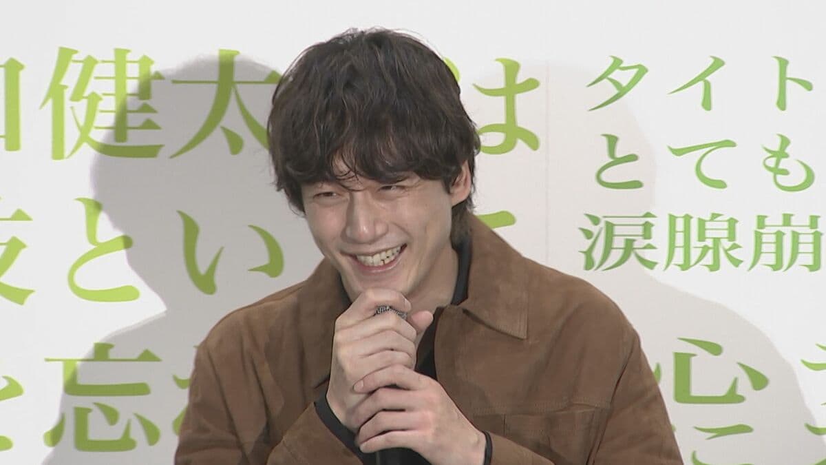 【 結婚発表後初 】坂口健太郎 監督からの逆サプライズ演出に「家で額縁入れて飾ります」 祝福には笑顔で対応も