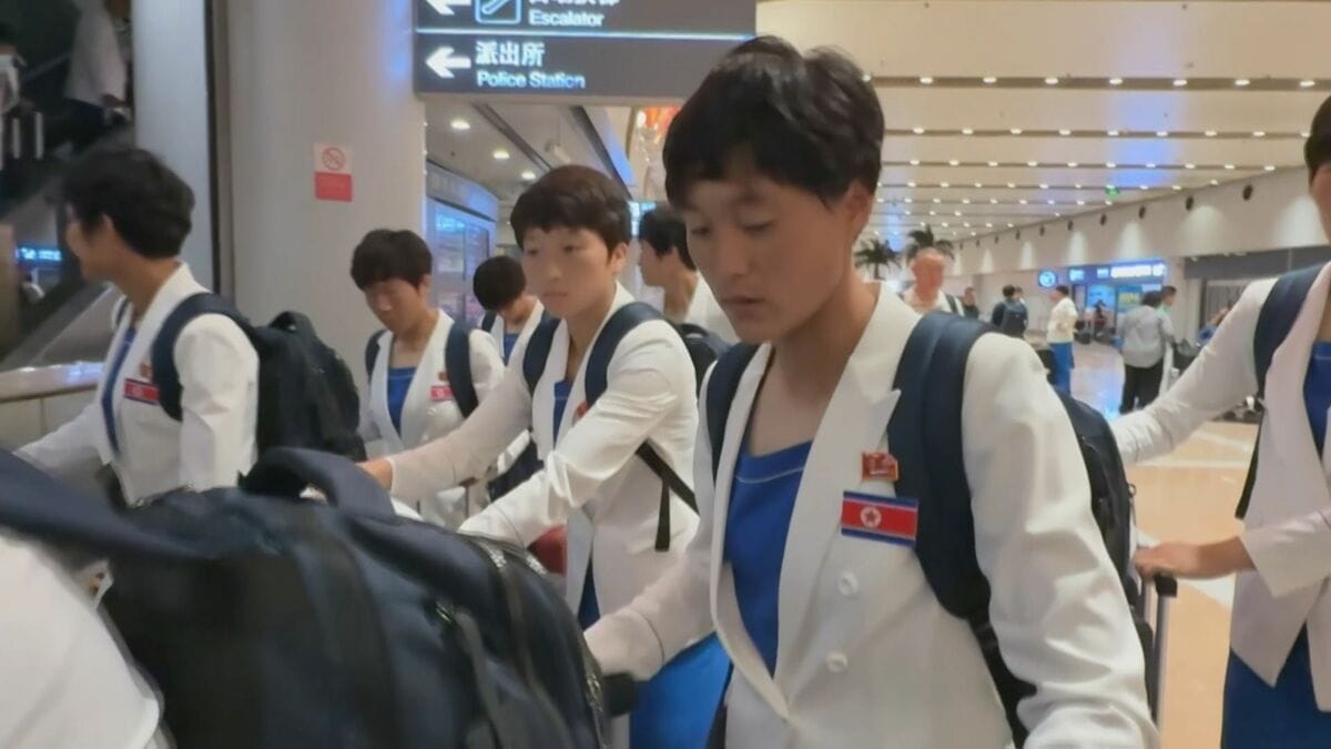 【速報】北朝鮮サッカー女子代表 アジア大会に向け経由地の北京着
