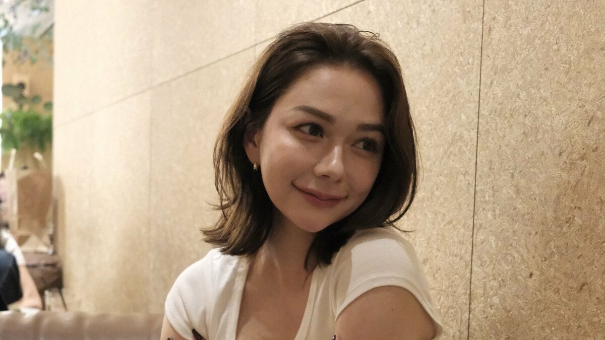 【 村重杏奈 】 シックな白T&メガネ姿の私服コーデ公開 「コットンの西村ニキ」信じてTシャツ選ぶも「ちょっと寒かったよ!!!」
