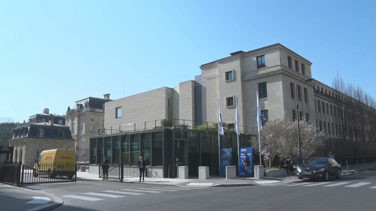 15歳が対象のOECD(経済協力開発機構)による学力調査 「科学コンピテンシー」「読解力」「数学的リテラシー」の3分野全てで日本がOECD加盟国中1位に