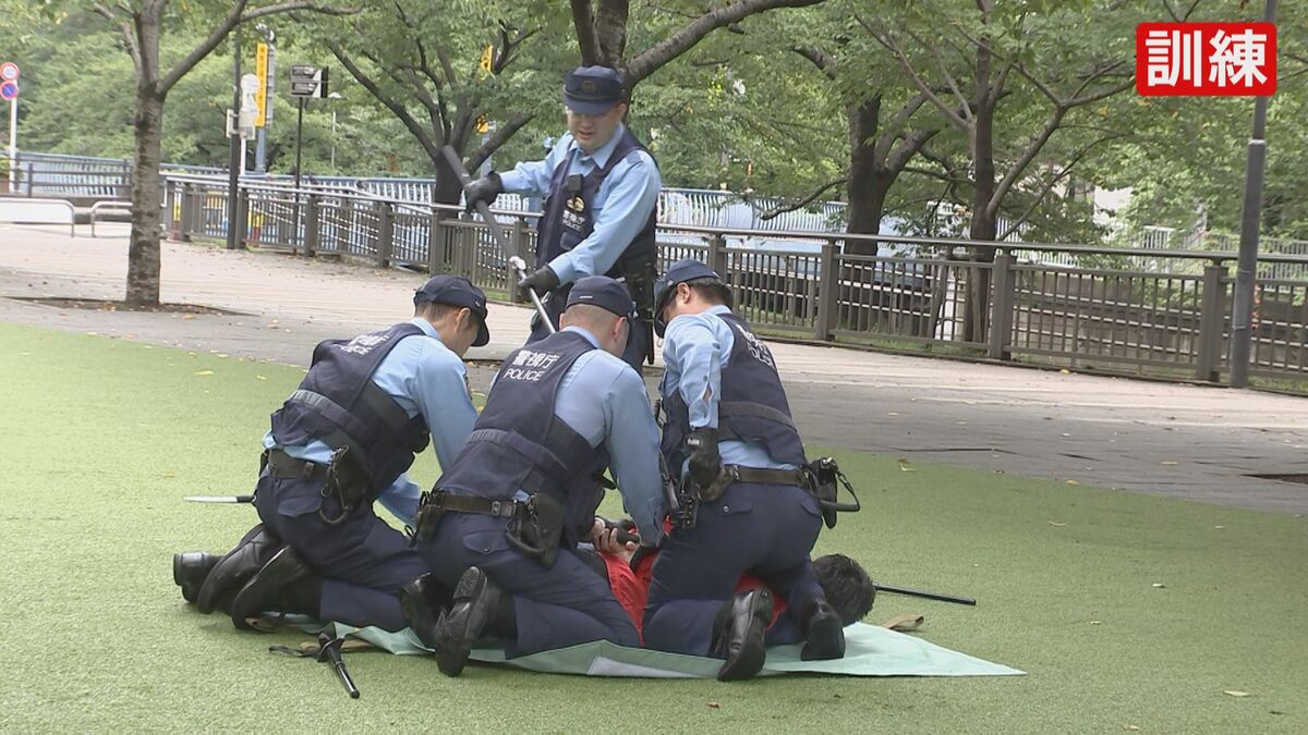 トクリュウが強盗を準備しているのを発見したことを想定した対応訓練を東京・品川区で実施 相次ぐ強盗予備の摘発受けて 警視庁