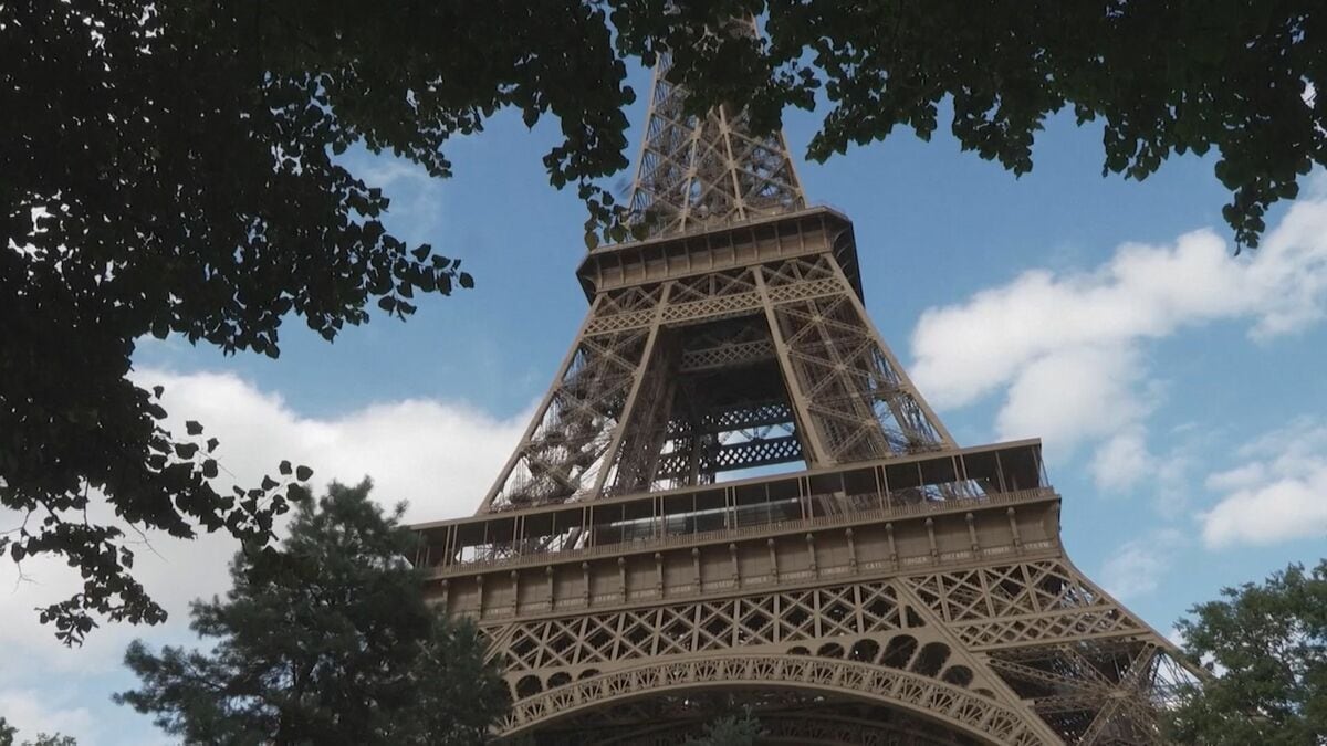 パリ・エッフェル塔で“女性従業員を排除”ヒンドゥー教団体訪問で運営会社が指示 抗議でエッフェル塔閉鎖に発展