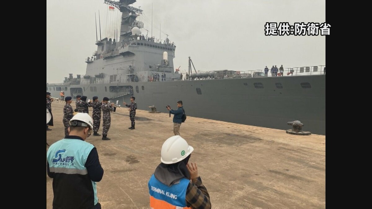 インドネシアの山林火災で自衛隊派遣 消火ヘリを載せた輸送艦が現地に入港 「来週の前半にも消火活動を開始する見通し」