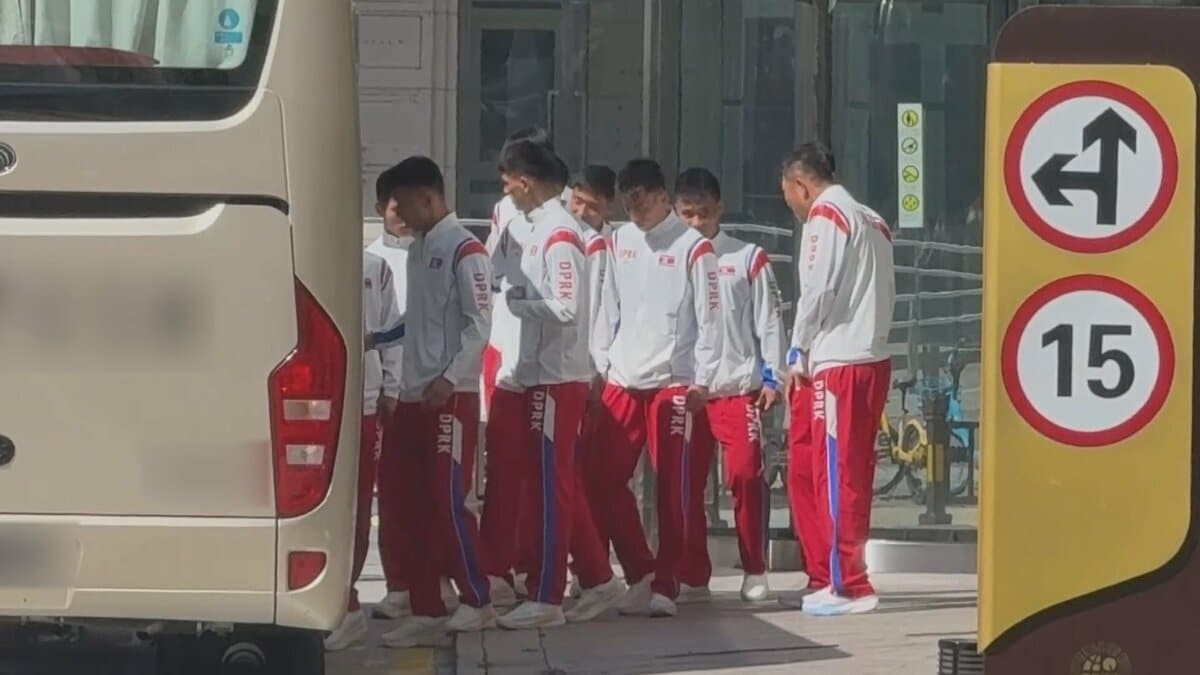 【独自】北京のホテルで日本入国手続き完了か アジア大会参加の北朝鮮選手団 日本大使館の車両も