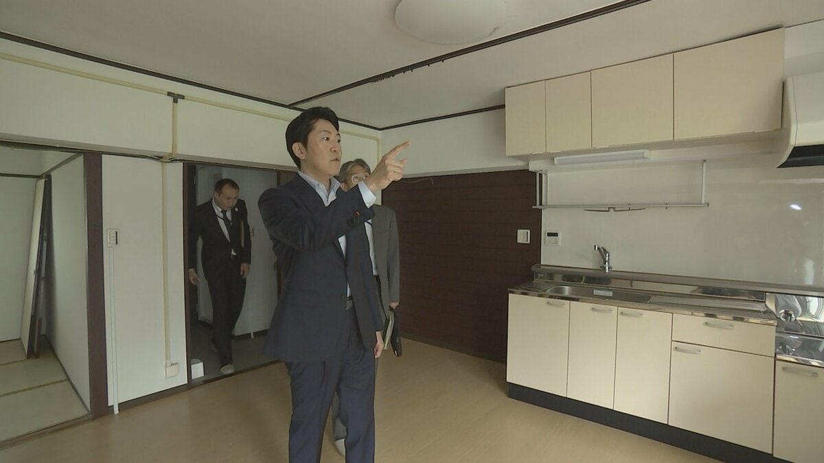佐藤副長官 「危機管理担当職員の宿舎整備は迅速な初動体制の充実強化に資するもの」老朽化した国家公務員宿舎を視察