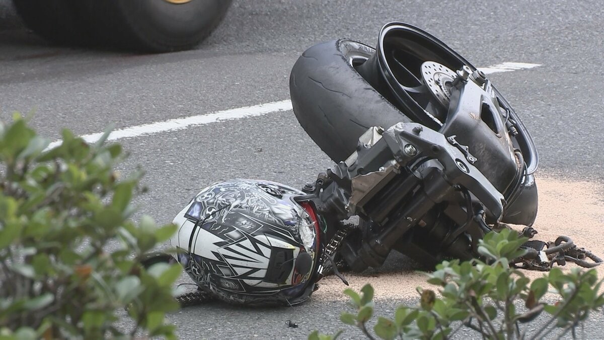 横浜市保土ヶ谷区でバイクと乗用車の事故 車線変更時に追突か バイク運転の男性死亡