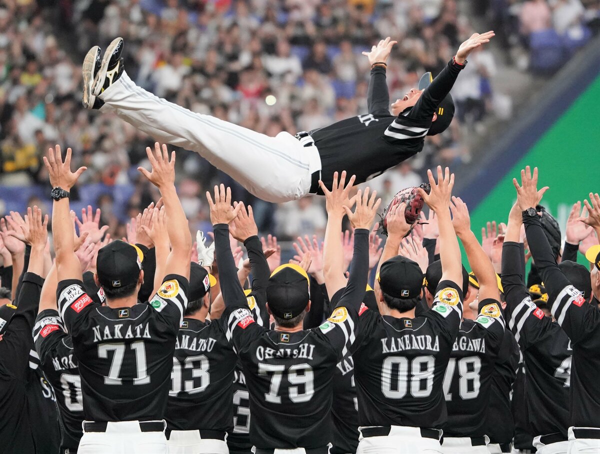 【ソフトバンク】破竹の9連勝で一気に3年連続22度目 リーグ優勝決める! 小久保監督 球団60年ぶり3度目3連覇の快挙 牧原大がⅤ打