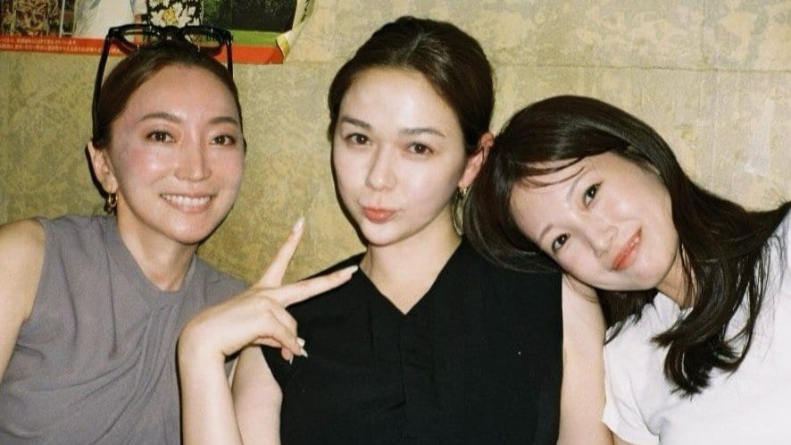 村重杏奈【 お寿司 】あやなさん=加藤綾菜&みおたす=朝長美桜との飲み会ショット「挟まれて楽しい夜」
