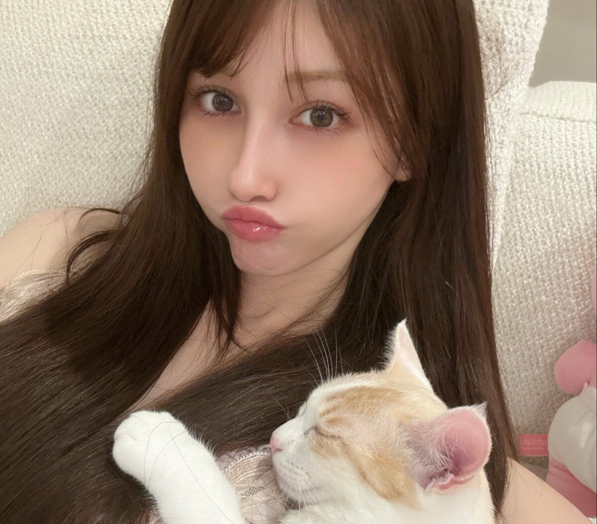 【 ダレノガレ明美 】子猫を保護してから2ヶ月「こんなに甘え方で可愛い男の子に成長しました」