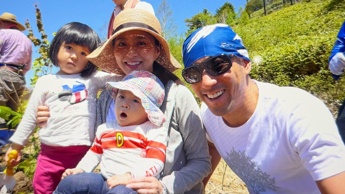【 市川團十郎 】 「昔のカメラに出てきて…」亡き妻・小林麻央さんや麗禾さん、勸玄さんとの家族ショット公開 「宝物のお写真」「懐かしくうるうる」の声