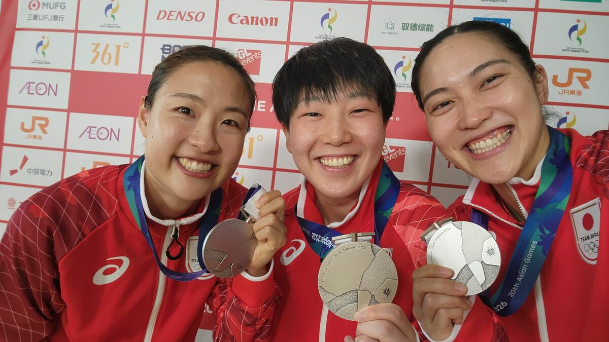バドミントン女子団体、中国に敗れ銀メダル エース山口茜も一歩及ばず 2大会ぶりの金メダル逃す【アジア大会】