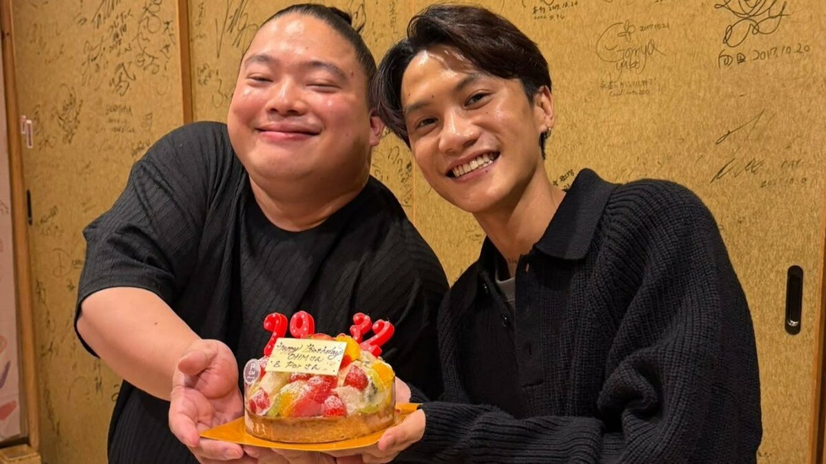 VIVANT【 ドラム&チョッキー 】タナパックさん29歳の誕生日を祝福 博多で大歓待〝またぜひ日本に遊びに来て〟 フォロワー共感「ニコニコな二人が大好き」