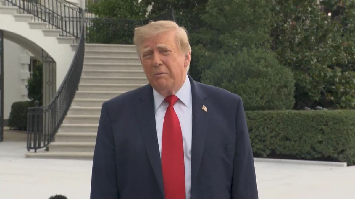 トランプ大統領「フェイクニュースは好きではない」CNNの専用機への搭乗を禁止