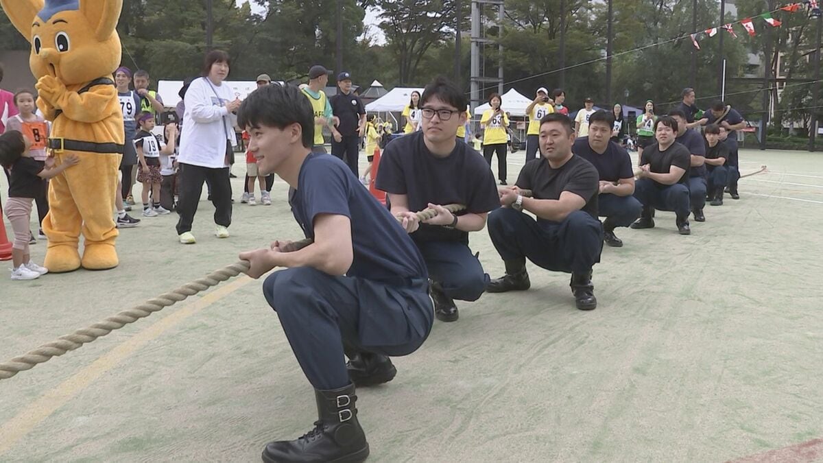 警視庁×消防の名物綱引き対決! 警視庁久松署管内で地域の運動会開催 都内で特殊詐欺被害額最悪ペース受けて警視庁が“闇バイト”と特殊詐欺への注意呼びかけ