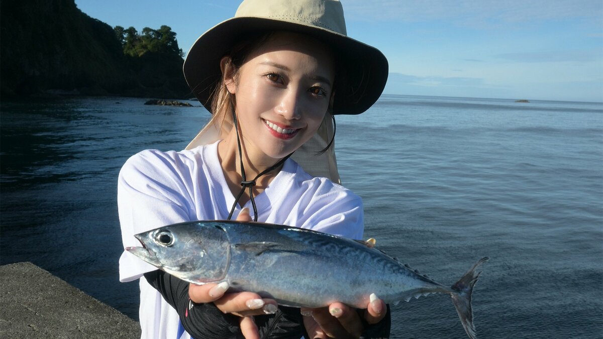 【 片原恵麻 】 堤防ジギング初挑戦でヒラソウダGET 2投目の快挙に「ジギング好きになっちゃう」ファン「さすが釣り上手」