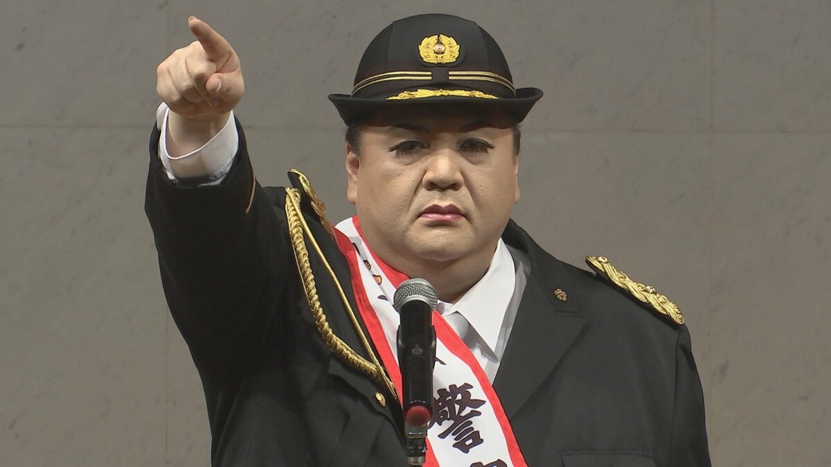 「全員疑うぐらいがいいわよ」マツコ・デラックスさんが一日警察署長 特殊詐欺の被害防止呼びかけ 警視庁渋谷署