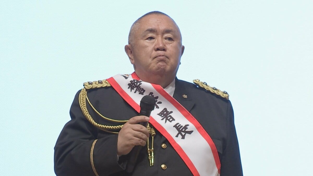 タレントの松村邦洋さんが一日署長に モノマネ交え特殊詐欺被害防止訴え 家族や近隣住民とコミュニケーションを 警視庁深川署