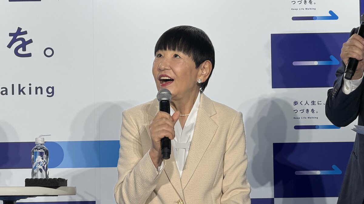 杖を使う生活も【和田アキ子】〝障がい者手帳4級を持ってるんです〟〝自分の足で立って歌いたい〟股関節手術を経て「生涯現役」宣言