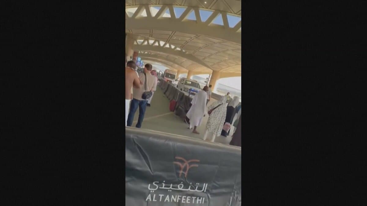 サウジ首都の国際空港に攻撃 12人が死亡 300人以上けが フーシ派関与か