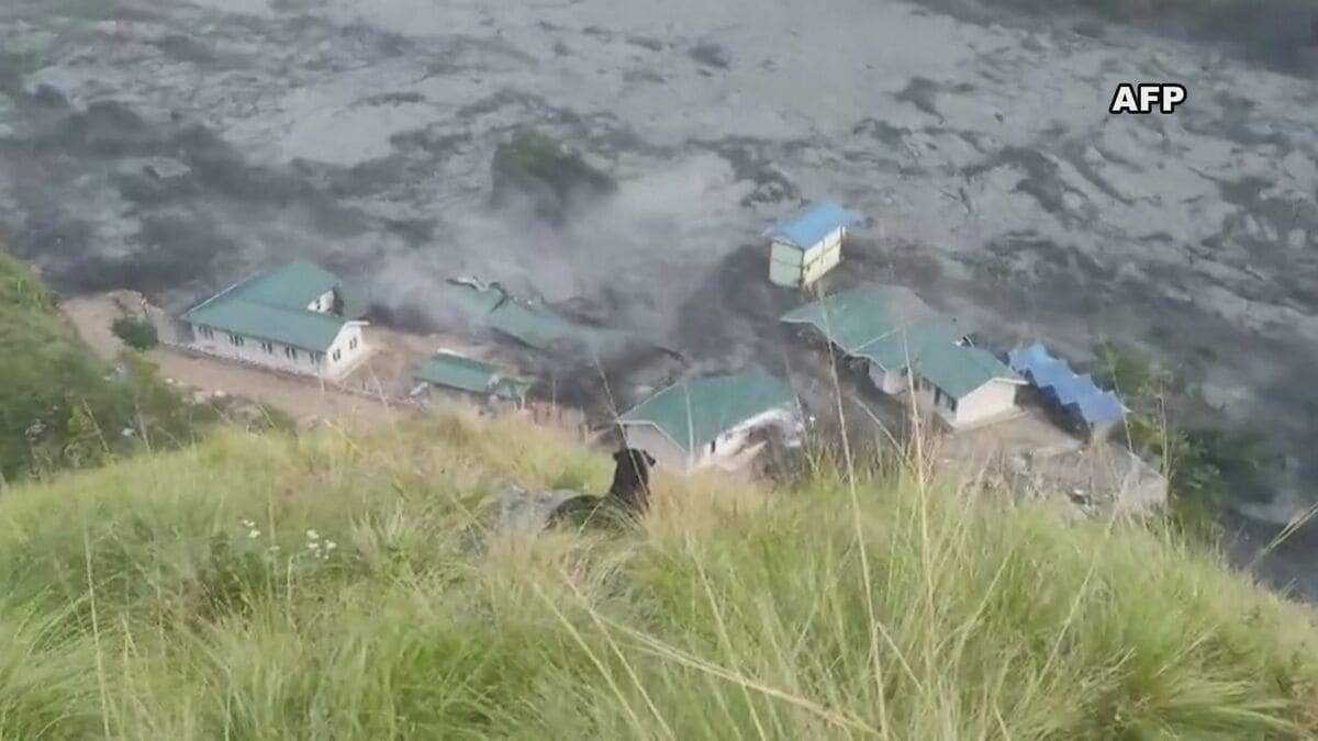 ネパールでまた大規模な土石流 民家や橋など流され5人行方不明 “土砂ダム”決壊が原因か
