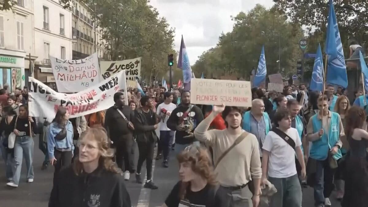フランスの高校生ら抗議デモ続く 政府が改善策発表も火に油…これまでに7000人以上拘束