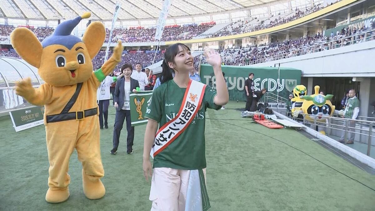 警視庁の防犯イベントでタレントの山之内すずさんが一日防犯アンバサダー 防犯アプリ『デジポリス』の利用を呼びかけ 東京・調布市