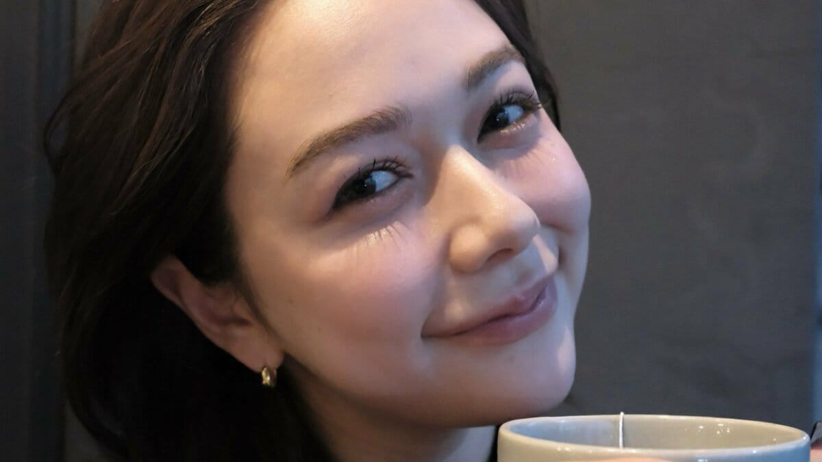 ほっぺぷくぷく【 村重杏奈 】秋深まるカフェでアンニュイ でも〝ふぐに寄せて〟〝声を飛ばして〟〝年末に向けて〟勤労モード全開