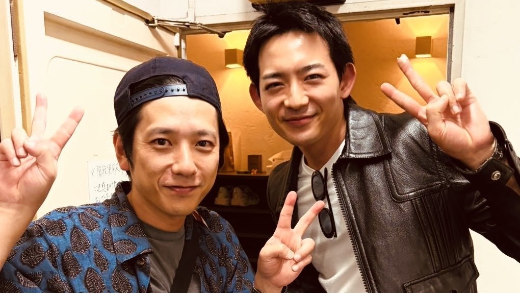 〝会社の飲み会〟【 二宮和也&竜星涼 】満面の笑みで「最高」 フォロワー応答「最高だね」「いい会社」「贅沢なツーショット」 『VIVANT』で共演中