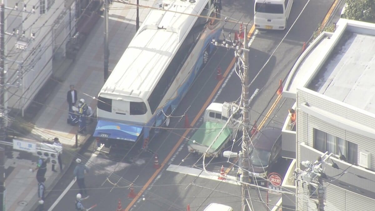 【速報】バスや乗用車など複数台からむ事故 14人搬送うち1人が心肺停止 交差点でバスと衝突か 神奈川・藤沢市