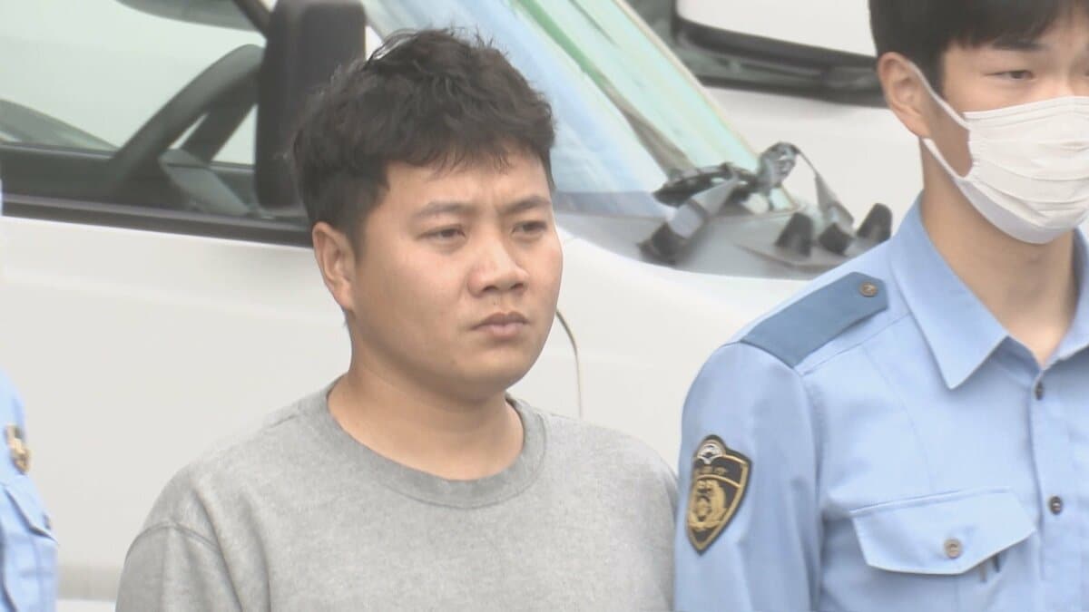 帰宅したら自宅に侵入した男2人と鉢合わせに…東京・東村山市の住宅からスマホ盗んだ疑いで男2人を逮捕 2階によじ登りベランダから侵入か 警視庁
