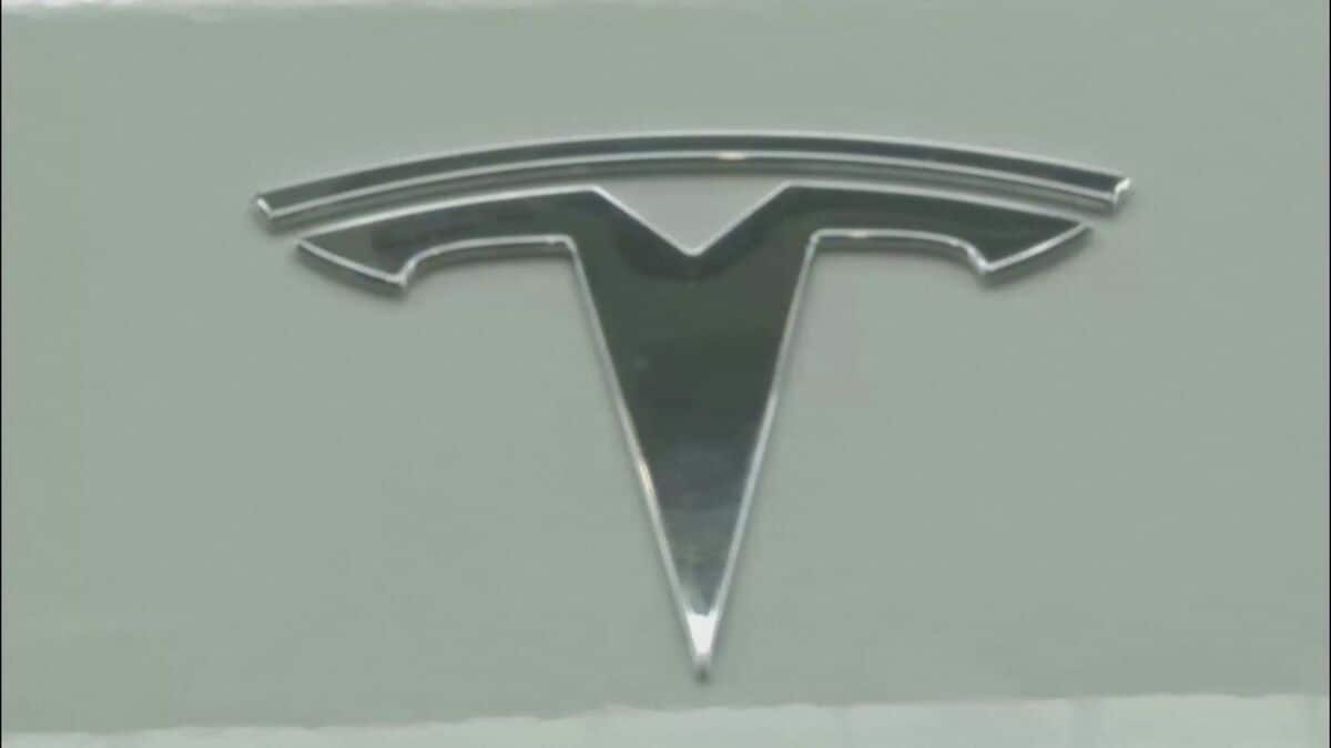 米テスラ 7～9月期決算は4割減益　EV販売減やAI関連投資が影響か