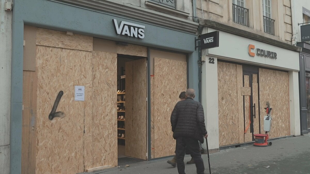 フランス 24日の大規模デモに備え 店舗で暴徒対策